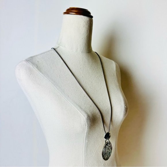 Lovisa Hammered Style Chunky Pendant With A Long Statement Necklace - Picture 9 of 9